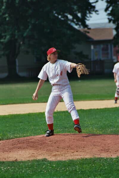 Scoop Ryaby pitching for the EP Angels on July 27, 2003